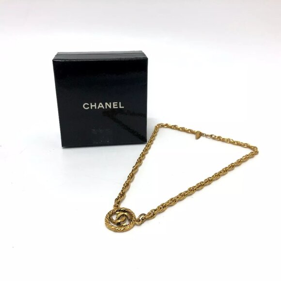 CHANEL CC Mark Necklace Metal Gold - Picture 4 of 10